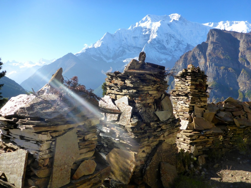 Mountain views between Ghyaru and Manang