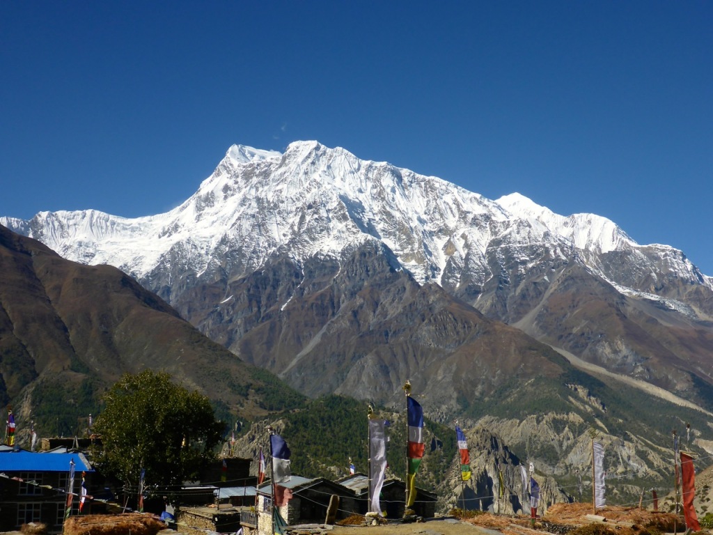 Mountain views between Ghyaru and Manang