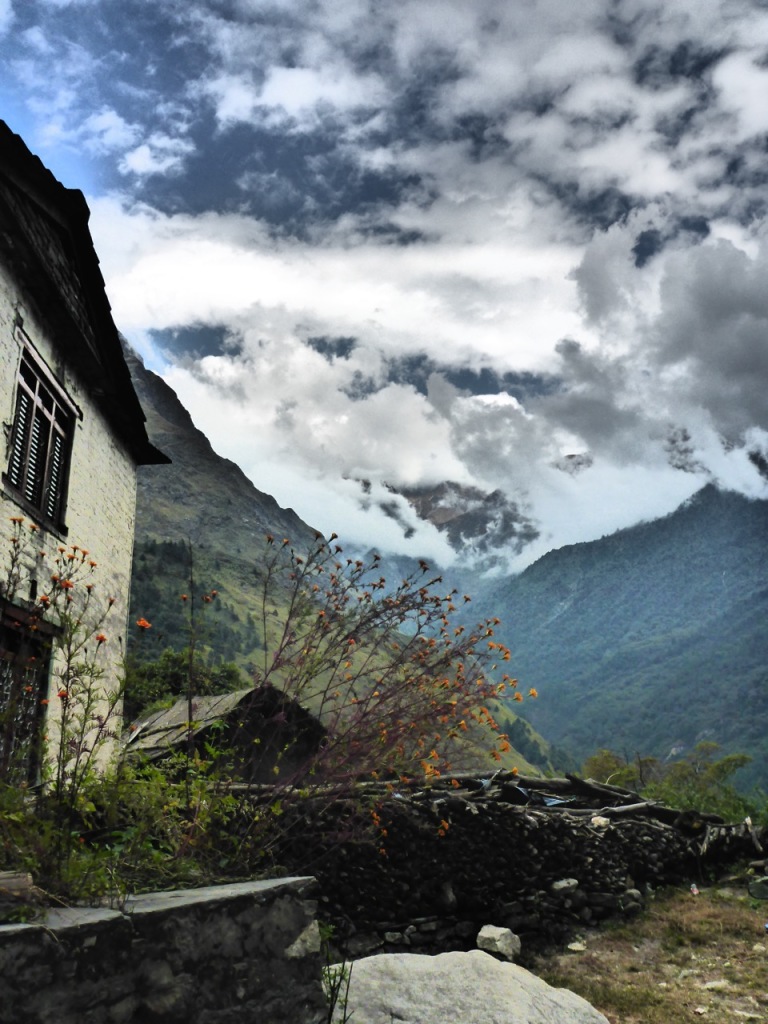 The road down to Tatopani, Nepal